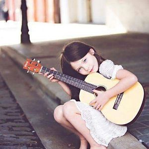 Niña Con Guitarra